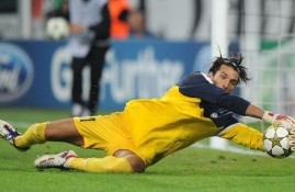 IM电竞app-库里连续十五场比赛得分超过连败，雄鹿挑战极限！