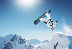 IM电竞app-纳达尔回归赛场，赛况扑朔迷离首场状态亮眼，MAD观众沸腾！